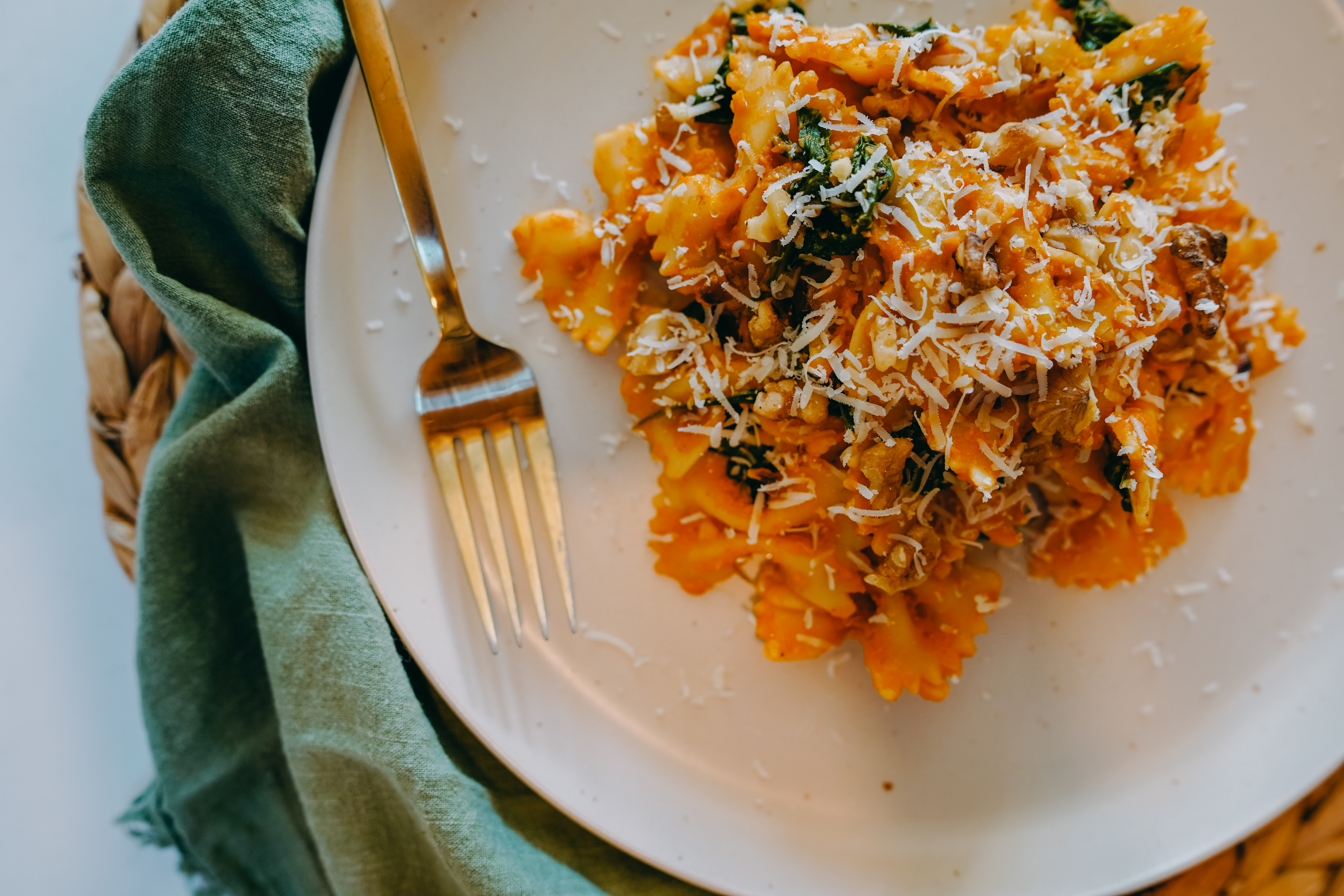 pumpkin pasta with spinach and walnuts